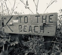 Beach-sign-seven-bays-holidays-private-rentals-and-services-website-in-cornwall
