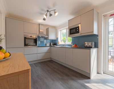 ‘Rockpool’ a 3 bedroom dog-friendly cottage at Harlyn Beach in Cornwall