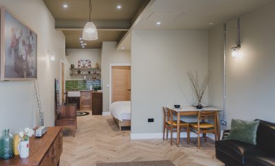 1 Harlyn Digs cool & compact loft-style studio by the beach at The Harlyn