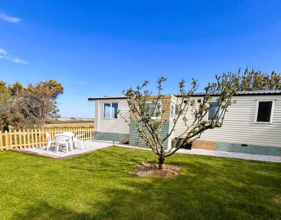 Sea Thrift ~ Self Catering Caravan with stunning countryside views at Porthcothan, North Cornwall
